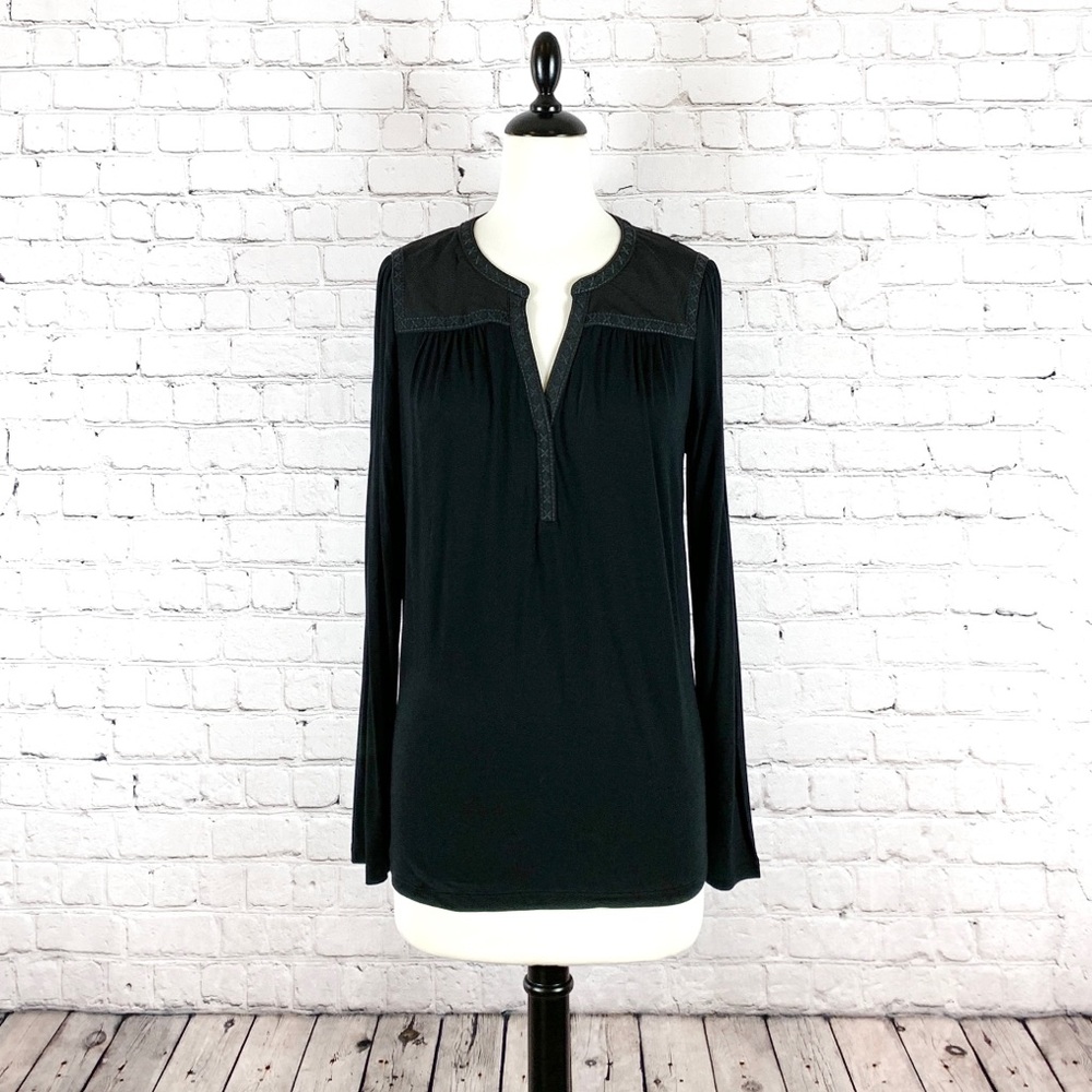 BANANA REPUBLIC ~ Black Embroidered-Yoke Vee Top M